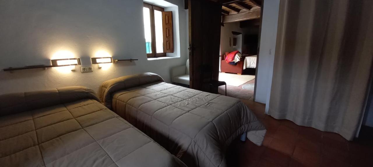 Albergue Turistico "San Blas" De Oliva De Plasencia Екстер'єр фото